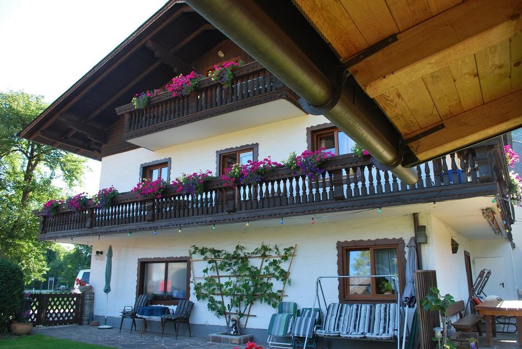 Gaestehaus Riki Oberschmid Steinbach am Attersee Szoba fotó